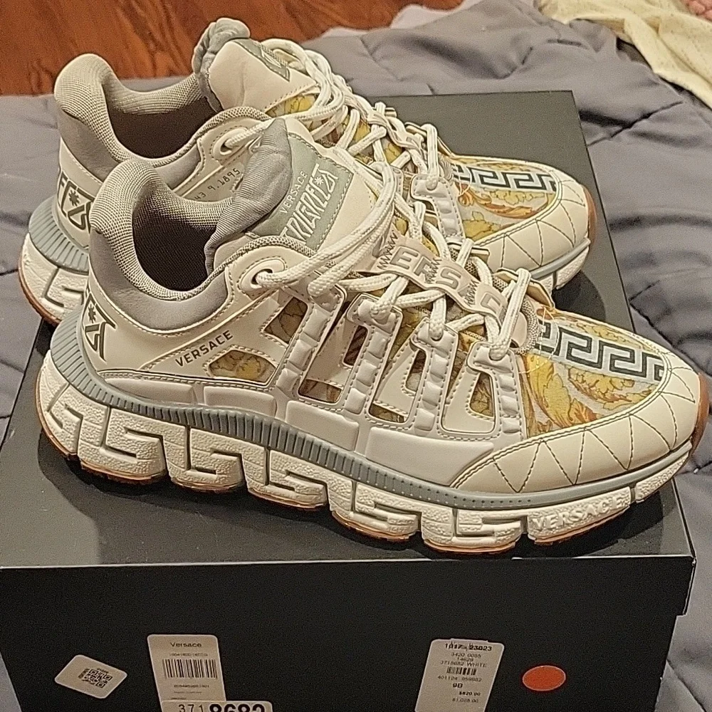 BRAND NEW Versace Trigreca Sneakers WOMEN 39 9 WITH BOX - Picture 10 of 14
